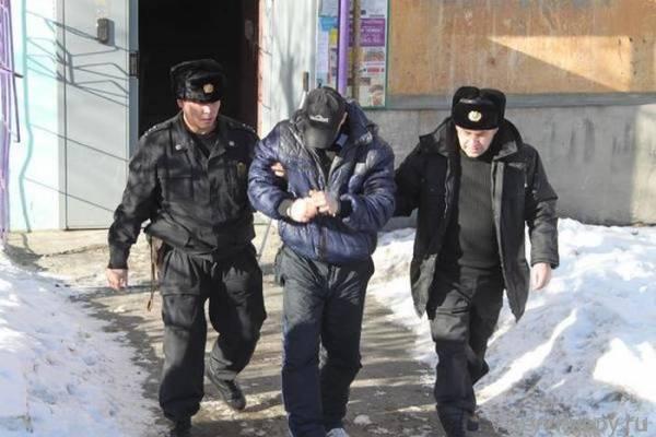 В Екатеринбурге подсудимый спрятался от судебных приставов в холодильнике (4 фото + видео)